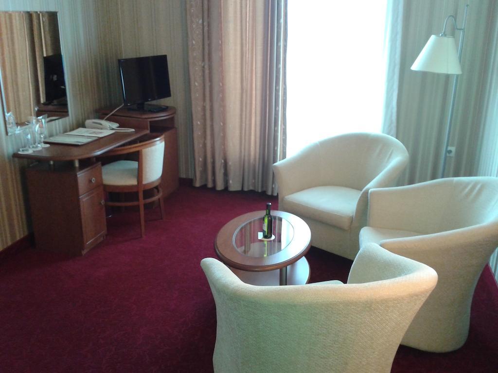 Hotel Perperikon Kurdzhali Bagian luar foto